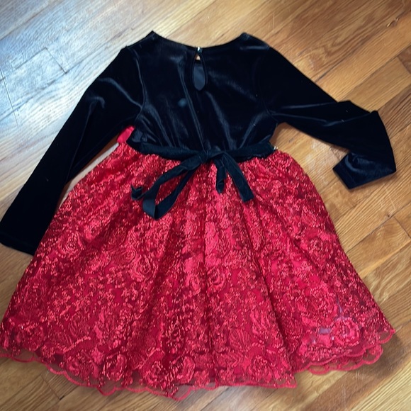 Beautiful Christmas or holiday dress! Rare Editions size 6. Black/red/jewels - Picture 2 of 3